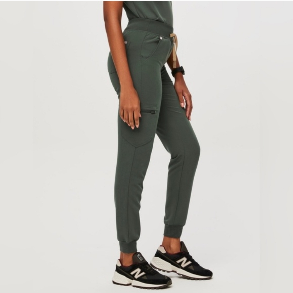Figs Zamora High Waisted scrub pants Moss Petite
